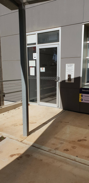 A side entrance to education level 2 from the upper level of law & commerce