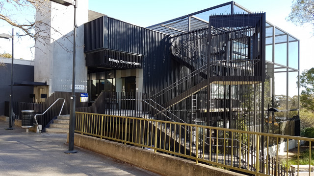 Biology Discovery Centre from car park 7.