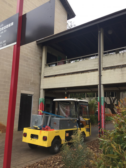 Eastern entrance to level 1 and 2 south wing