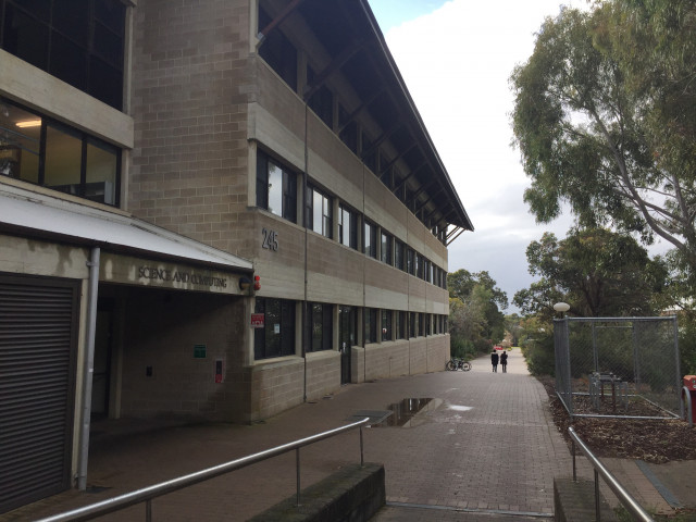 Entrance to level 1, south wing