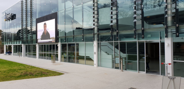 Entrance to the Hub from the Plaza