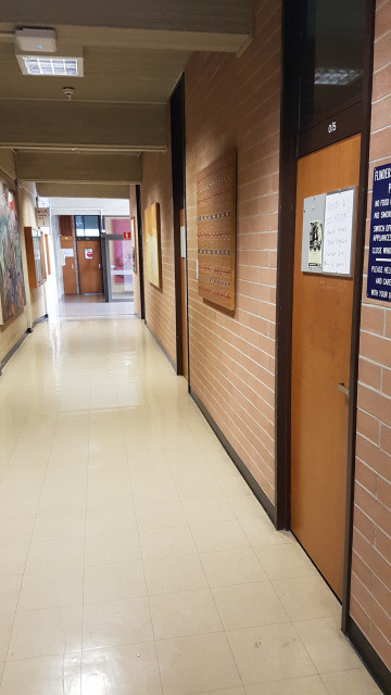 Hallway containing room 015 (near) to 013 (far) from north theatre 3