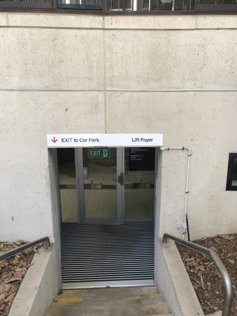 Level 1 entrance via courtyard