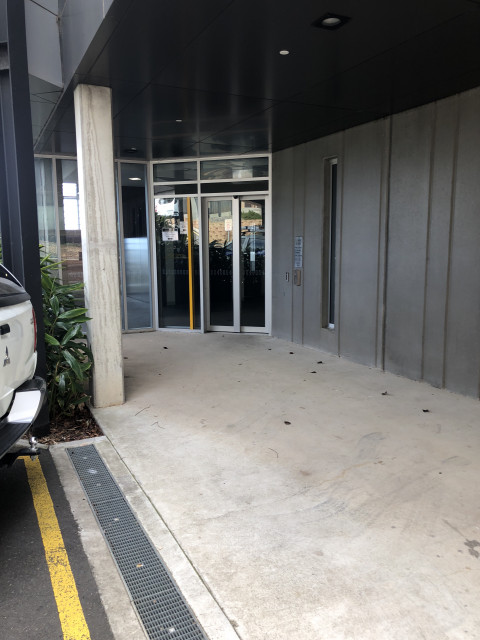 Level 2 entrance down stairs from Health Sciences building