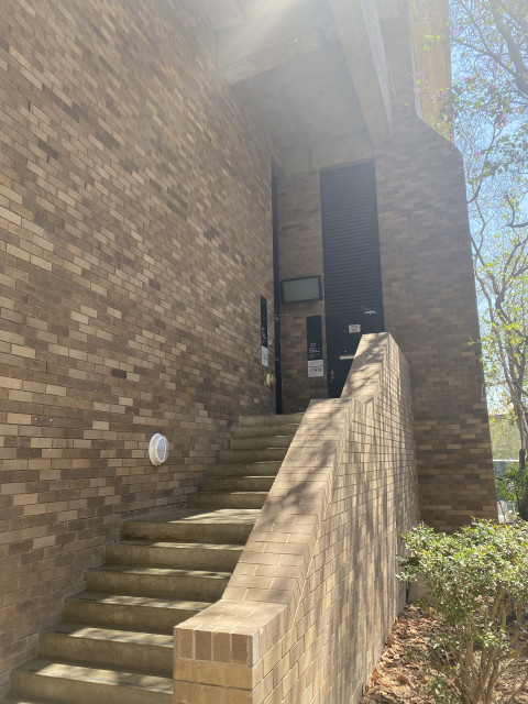 Room entry via Keyhole Road which can be accessed through Slip Road.