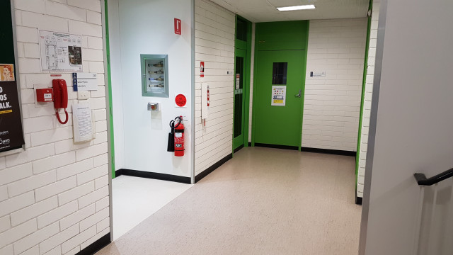 Senior physics laboratory 220 in the northwest corner.