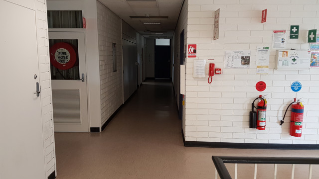 Small alcove housing offices 334-341.