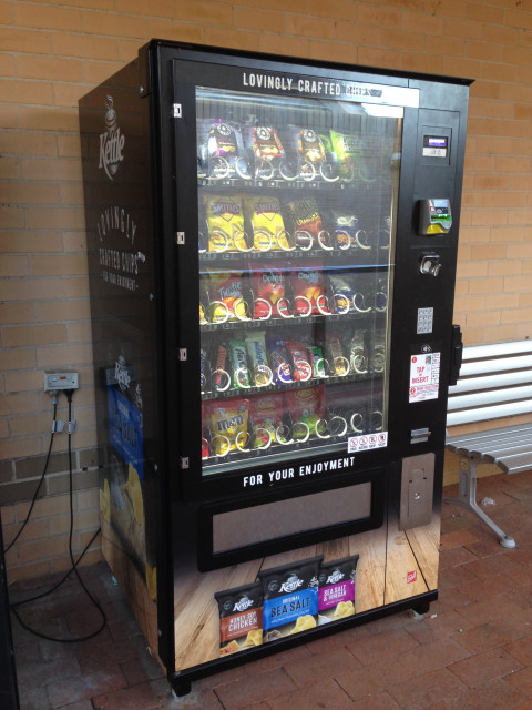 Snack vending machine