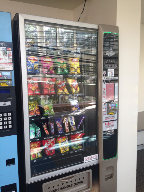 Snack vending machine