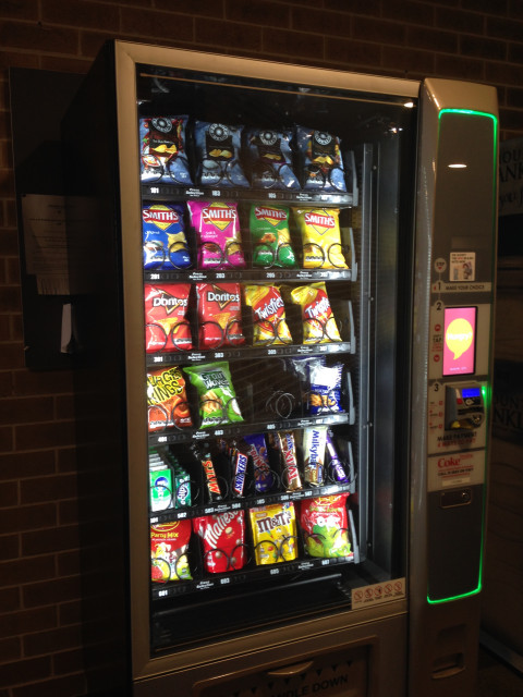 Snack vending machine