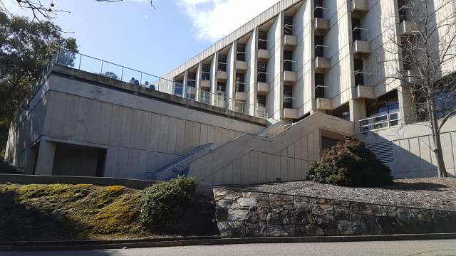 Social sciences north, lakeside entrance 2