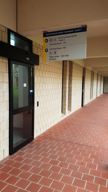 SSS115 courtyard door
